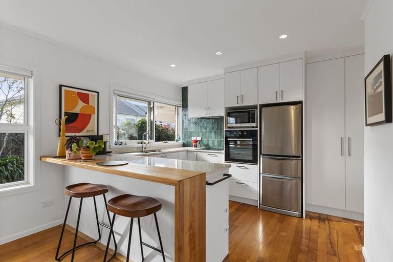 Photo of property in 1/126a Vauxhall Road, Narrow Neck, Auckland, 0624