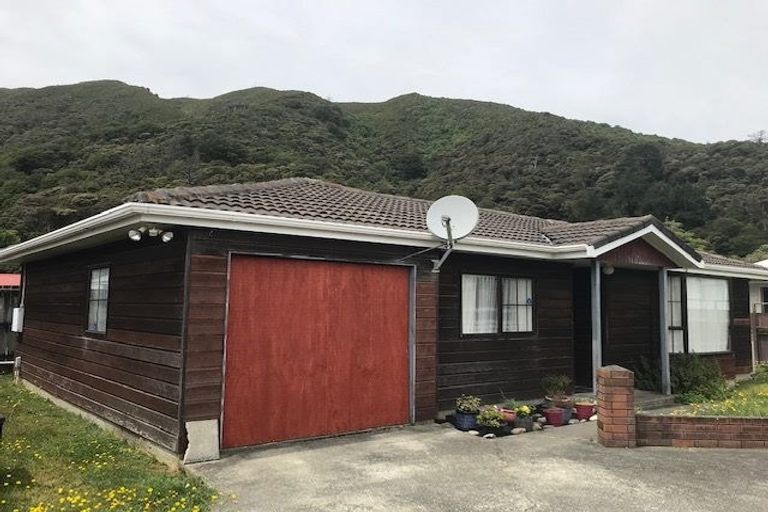 Photo of property in 195b Whites Line East, Waiwhetu, Lower Hutt, 5010