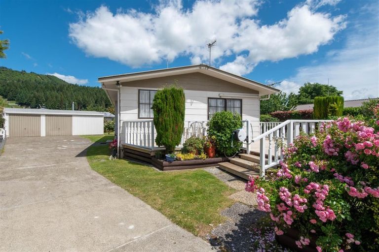 Photo of property in 14 Chapman Place, Fairy Springs, Rotorua, 3015