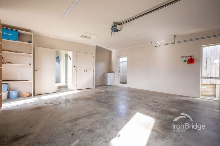 Photo of property in 31 Mcewen Crescent, Riverstone Terraces, Upper Hutt, 5018