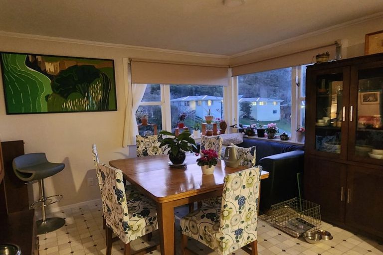 Photo of property in 1 Holmes Grove, Naenae, Lower Hutt, 5011