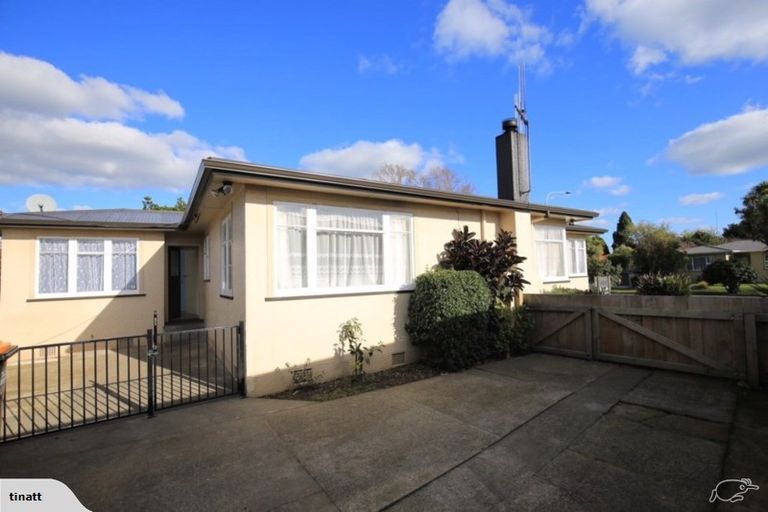 Photo of property in 15 Waterloo Crescent, Hokowhitu, Palmerston North, 4410