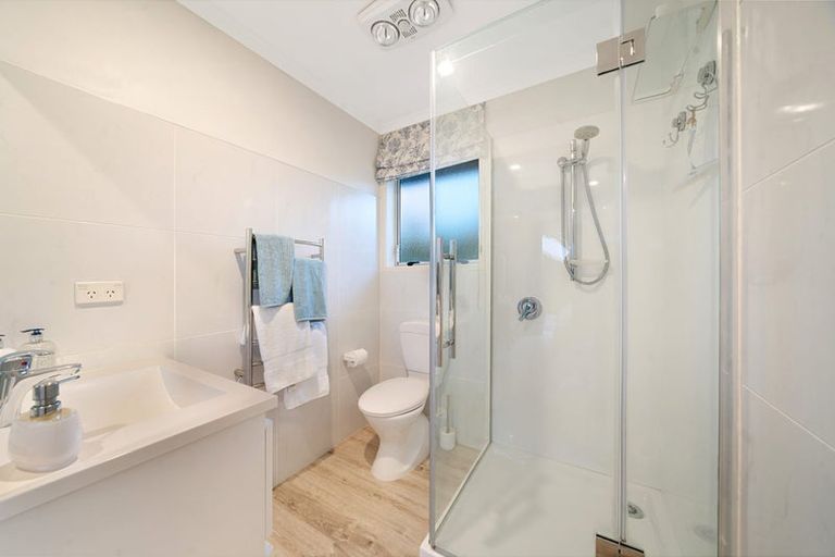 Photo of property in 30 Tauranga Place, Orewa, 0931