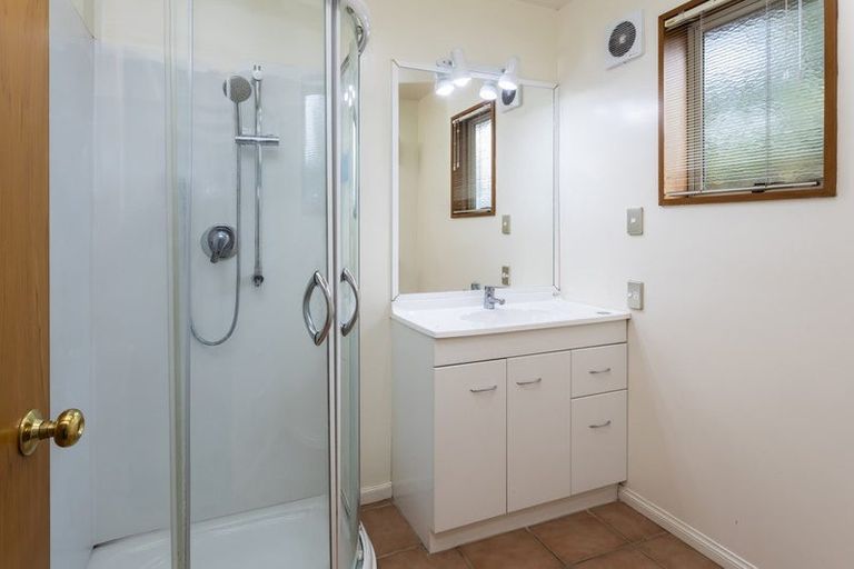 Photo of property in 94 Memorial Avenue, Ilam, Christchurch, 8053