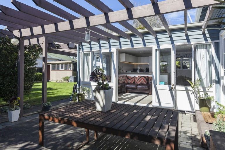 Photo of property in 134 Springfield Road, St Albans, Christchurch, 8014
