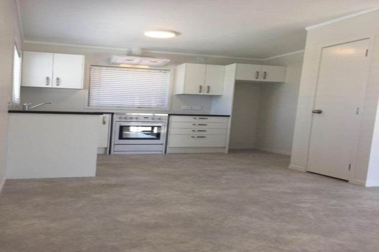 Photo of property in 68 Hobsonville Road, West Harbour, Auckland, 0618