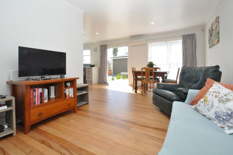 Photo of property in 74a Arimu Road, Papakura, 2110