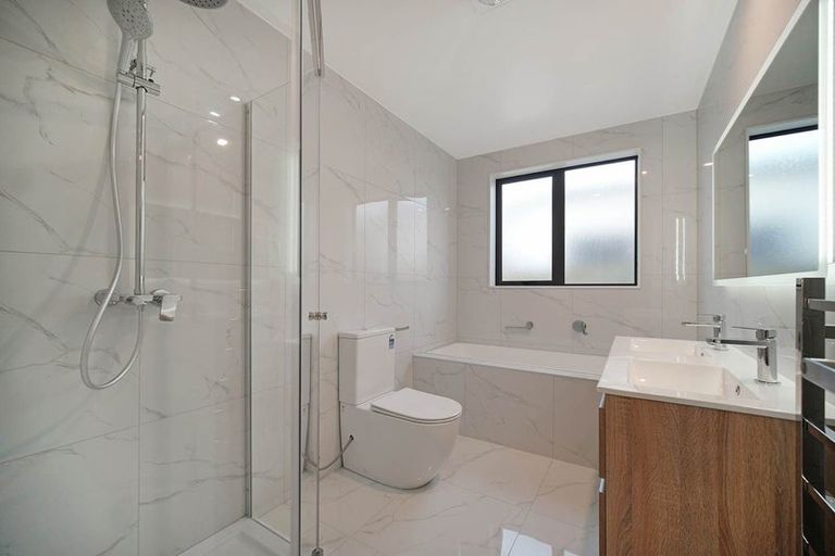 Photo of property in 19 Cronshaw Road, Karaka, 2113