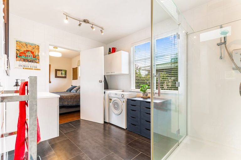 Photo of property in 55 Graham Avenue, Te Atatu Peninsula, Auckland, 0610