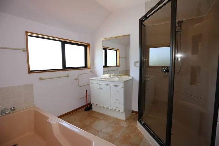 Photo of property in 8a Craven Street, Sockburn, Christchurch, 8042