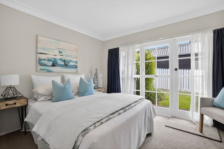 Photo of property in 2/33 Gulf View Road, Murrays Bay, Auckland, 0630