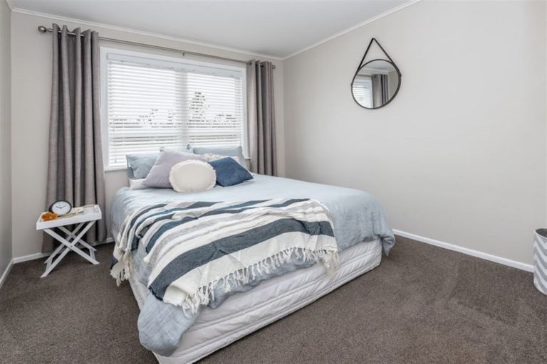 Photo of property in 122 Ennis Avenue, Pakuranga Heights, Auckland, 2010