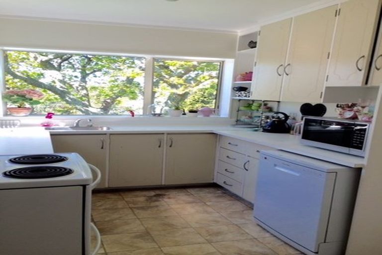 Photo of property in 13 Rossmore Terrace, Murrays Bay, Auckland, 0630