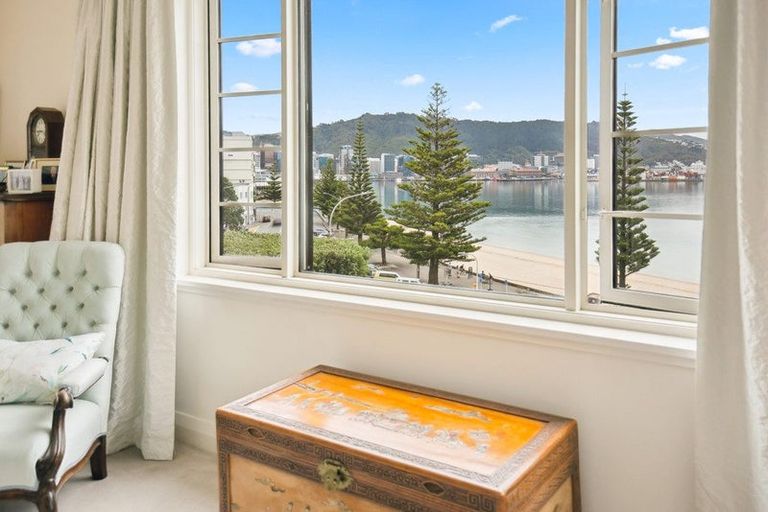 Photo of property in Broadwater Apartments, 214 Oriental Parade, Oriental Bay, Wellington, 6011
