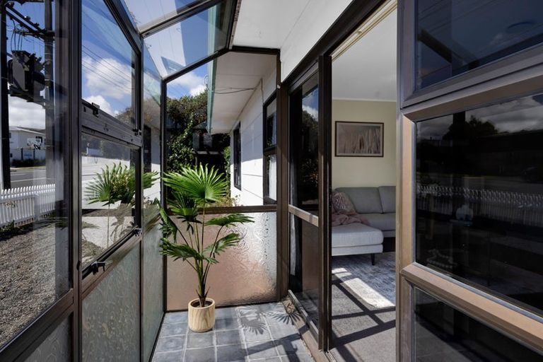 Photo of property in 180 Mangorei Road, Merrilands, New Plymouth, 4312