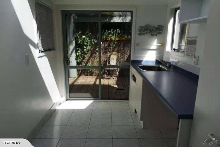 Photo of property in 18 Browns Bay Road, Rothesay Bay, Auckland, 0630