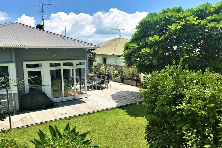 Photo of property in 74 Esplanade Road, Mount Eden, Auckland, 1024