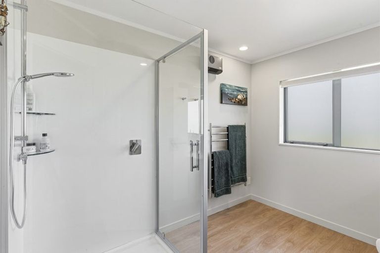 Photo of property in 100 Milne Drive, Paraparaumu, 5032