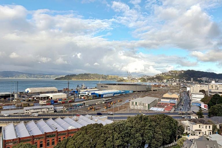 Photo of property in Mansfield Towers, 1 Grant Road, Thorndon, Wellington, 6011