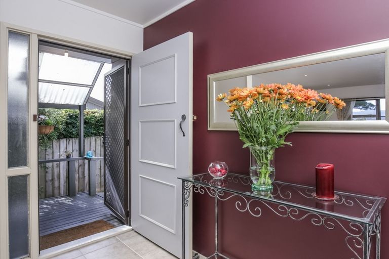 Photo of property in 2/36 Takapu Street, Henderson, Auckland, 0612