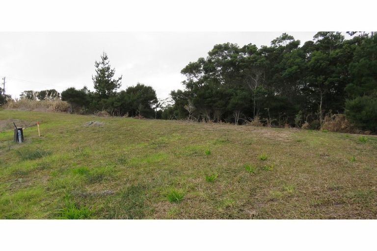 Photo of property in 24 Dudley Crescent, Cable Bay, 0420