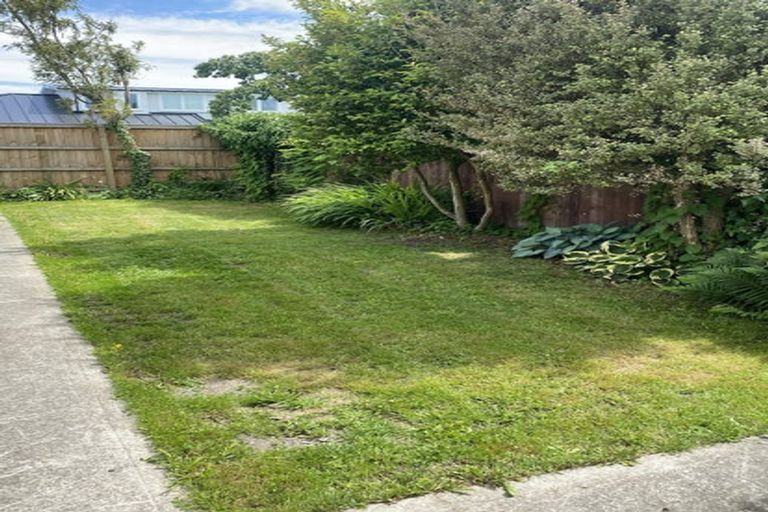 Photo of property in 2/139 Weston Road, St Albans, Christchurch, 8052