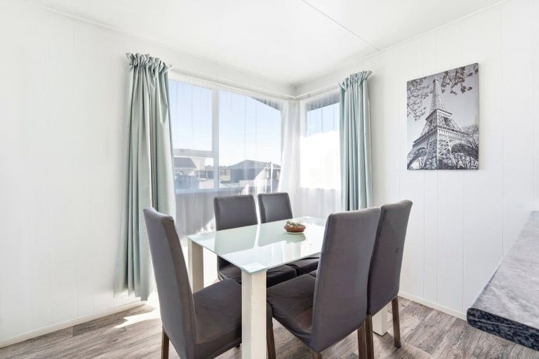 Photo of property in 27 Cross Street, Castlecliff, Whanganui, 4501