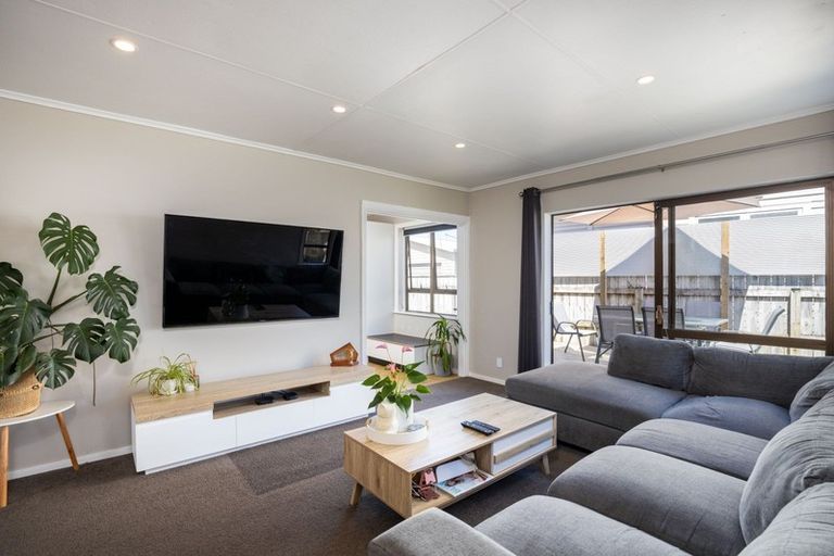 Photo of property in 8 Chard Street, Westown, New Plymouth, 4310