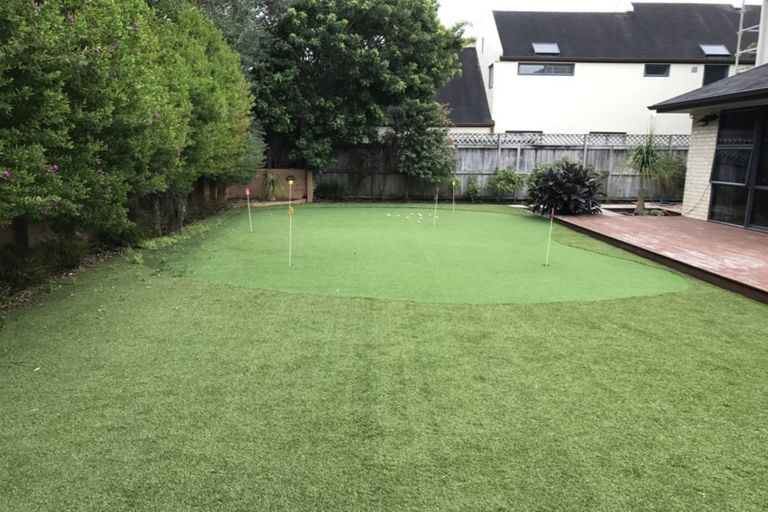 Photo of property in 5 Quedley Court, Eastern Beach, Auckland, 2012