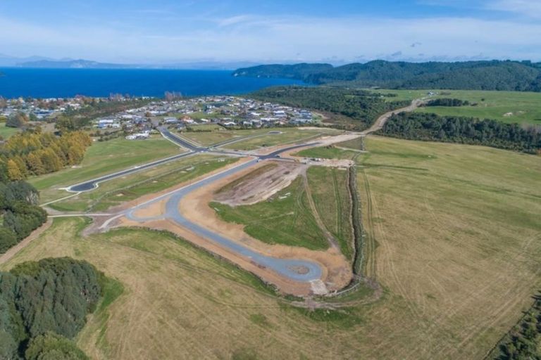 Photo of property in 3 Kahikatea Drive, Kinloch, Taupo, 3377