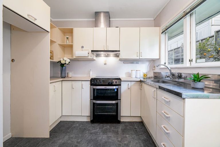 Photo of property in 2/7 Dakota Avenue, Beach Haven, Auckland, 0626