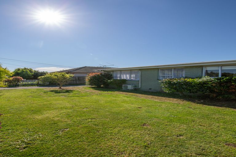 Photo of property in 2/19 Sturrocks Road, Redwood, Christchurch, 8051