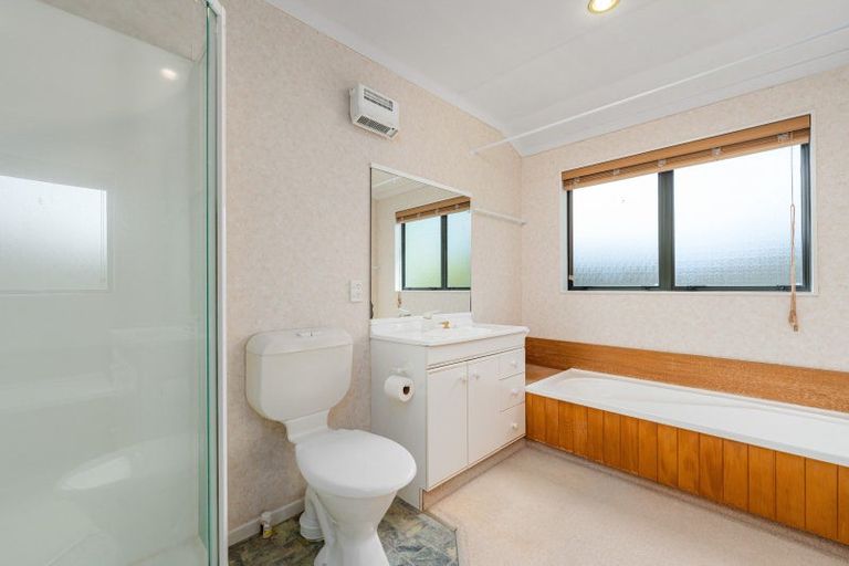 Photo of property in 77 Lyndhurst Street, Takaro, Palmerston North, 4412