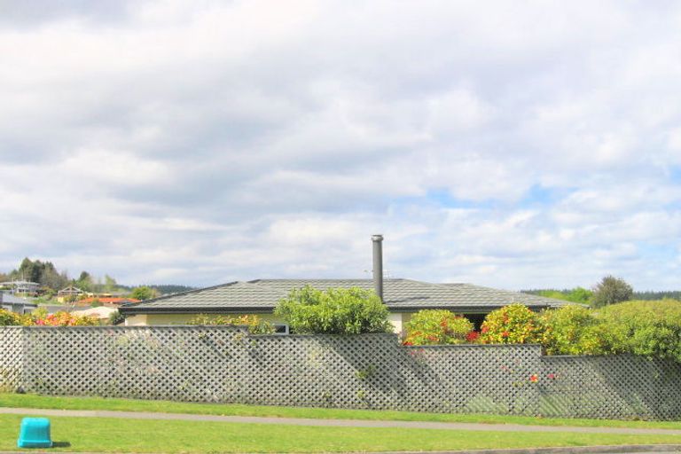 Photo of property in 2/73 Harvey Street, Waipahihi, Taupo, 3330