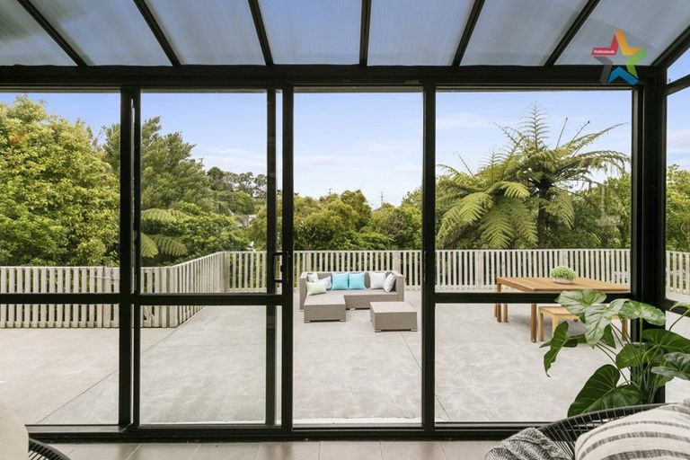 Photo of property in 51 Poto Road, Normandale, Lower Hutt, 5010