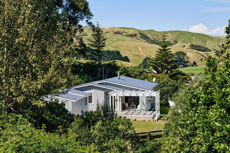 Photo of property in 25 Corlett Road, Plimmerton, Porirua, 5026