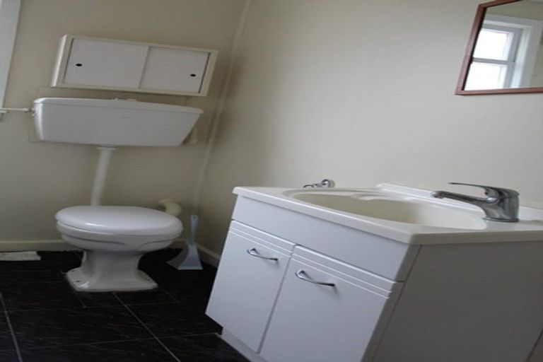 Photo of property in 553 Featherston Street, Roslyn, Palmerston North, 4414