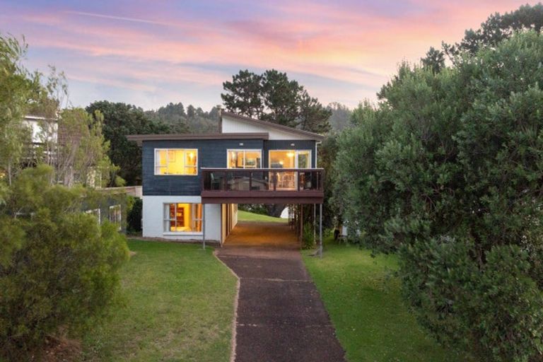 Photo of property in 137 Patuwai Drive, Whangamata, 3620