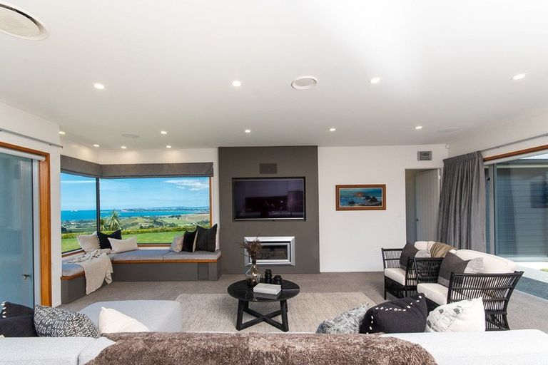 Photo of property in 135 Eskridge Drive, Eskdale, Napier, 4182