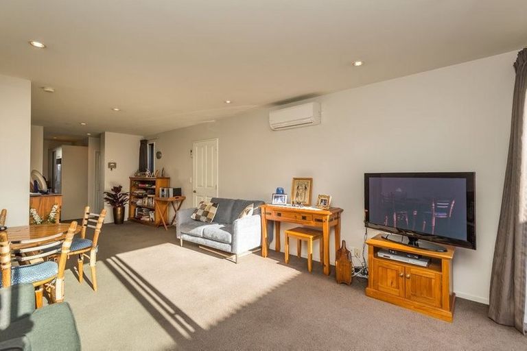 Photo of property in 1/82 Packe Street, Edgeware, Christchurch, 8013