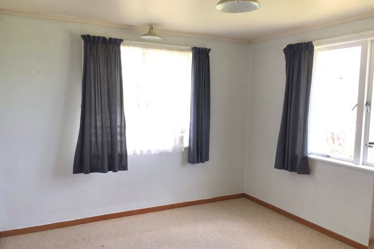 Photo of property in 6 Tawa Road, Te Atatu Peninsula, Auckland, 0610