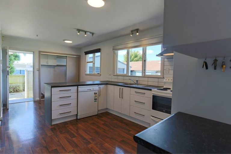 Photo of property in 32 Vagues Road, Northcote, Christchurch, 8052