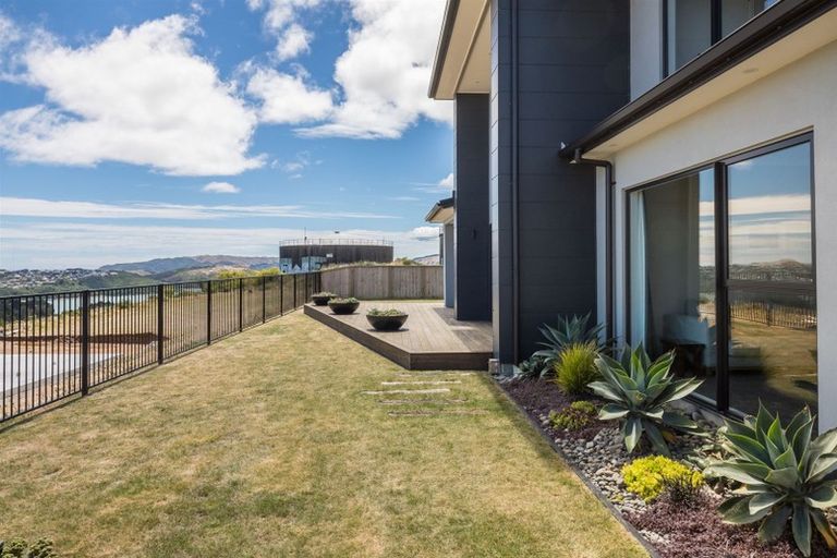 Photo of property in 4 Rotorua Grove, Aotea, Porirua, 5024