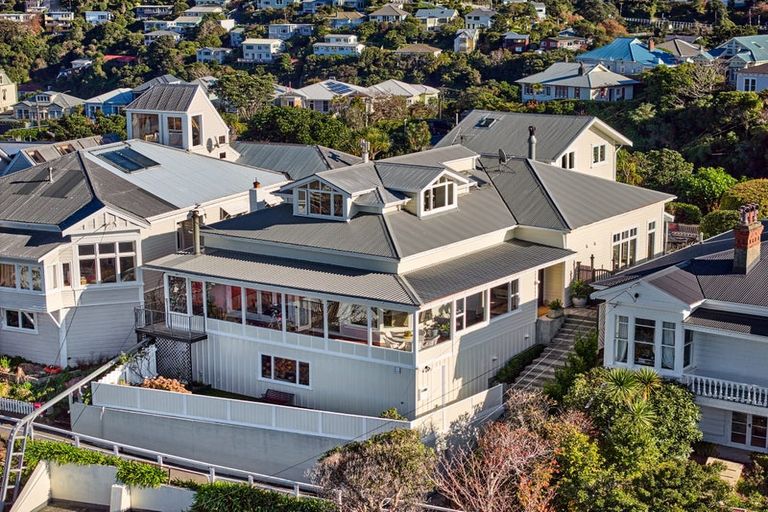 Photo of property in 52 Central Terrace, Kelburn, Wellington, 6012