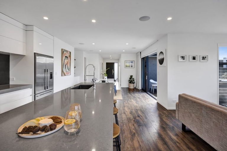 Photo of property in 5 Augusta Grove, Waiwhakaiho, New Plymouth, 4312