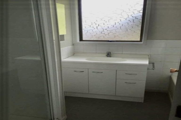 Photo of property in 96 Reynella Drive, Massey, Auckland, 0614