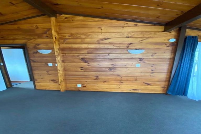 Photo of property in 3/89 Pinehaven Road, Pinehaven, Upper Hutt, 5019