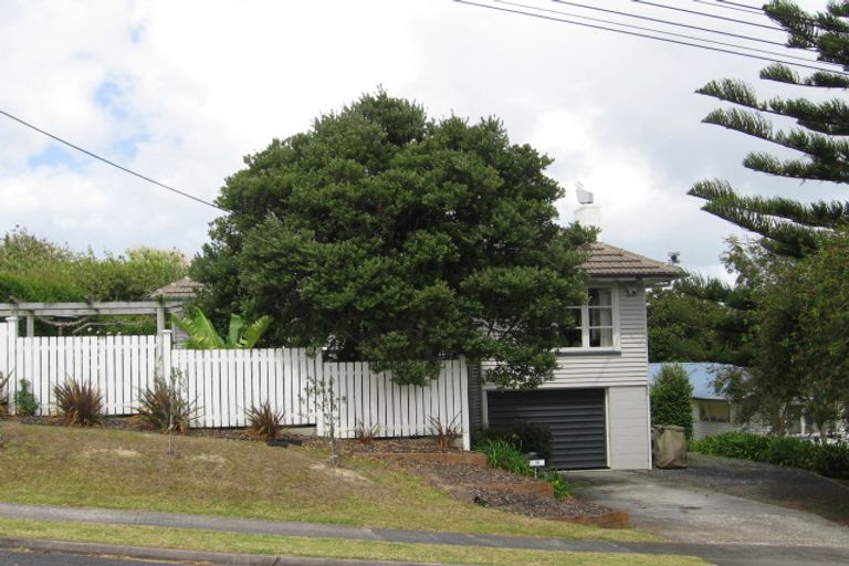 Photo of property in 2 Kenmure Avenue, Forrest Hill, Auckland, 0620