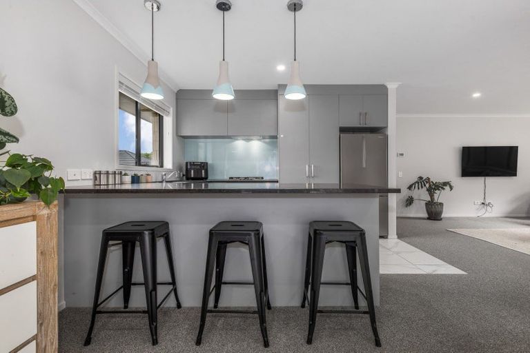 Photo of property in 28 Mooring Close, Whitby, Porirua, 5024