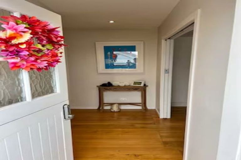 Photo of property in 1/18a Ascot Avenue, Narrow Neck, Auckland, 0624